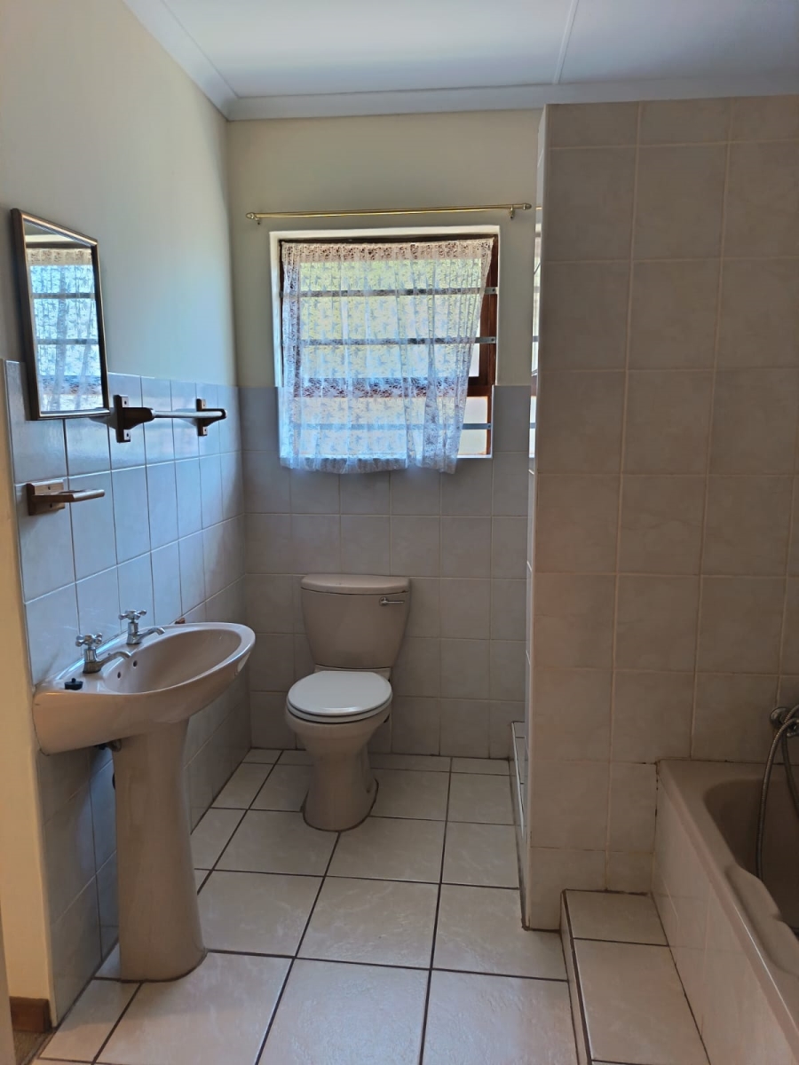To Let 2 Bedroom Property for Rent in Wavecrest Eastern Cape